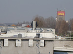 Pompa powietrzna na dachu budynku